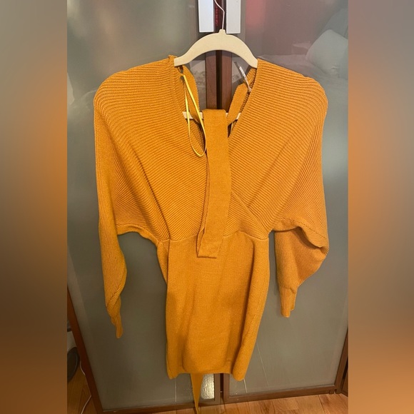 Orange sweater dress with a belt. Never worn. - Picture 1 of 1